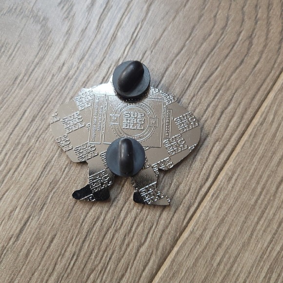 Supercell Clash Of Clans Collectible Pin Giant Enamel Lapel Hat Souvenir Rare - Picture 2 of 2